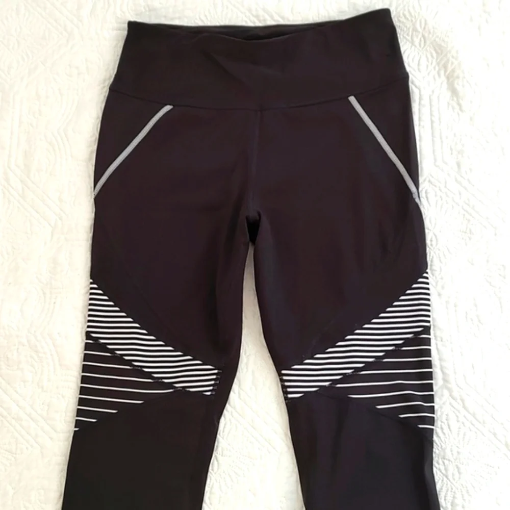 Avia Woman’s Active Performance Black & White Leggings/Size M(8-10)